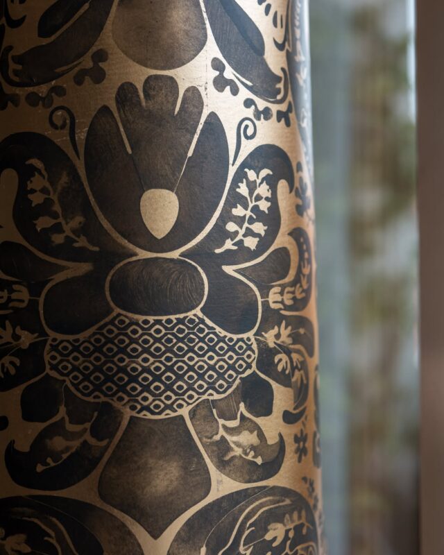 Fortuny presents the wallpapers created with the artisans of San Patrignano